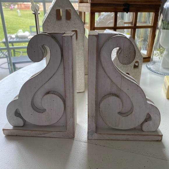Ivory/White wood bookends - Picture 5 of 8